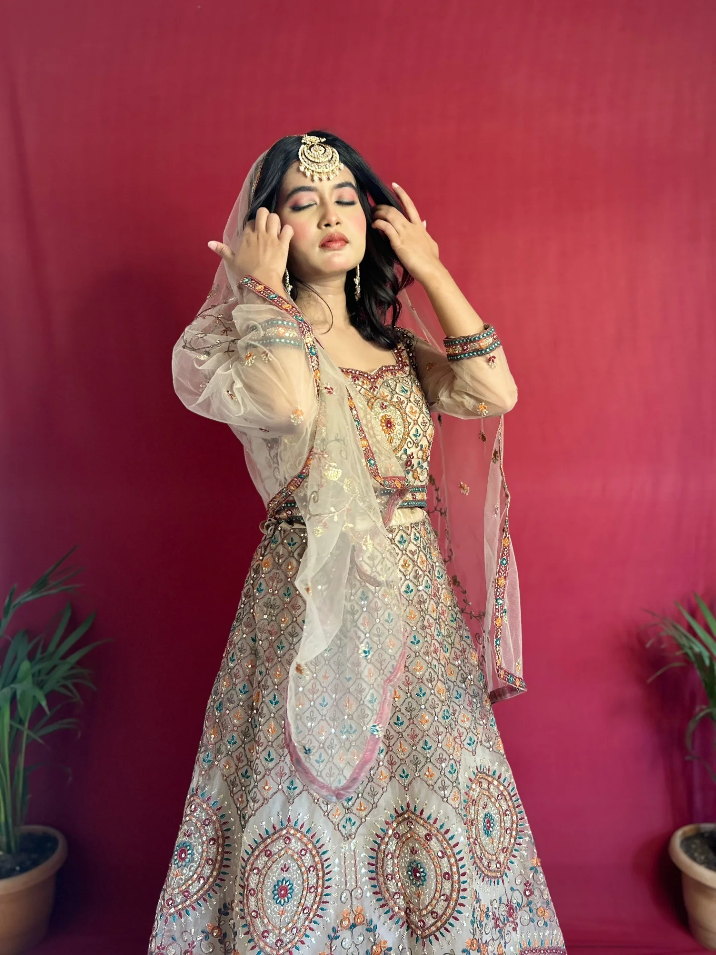 Nude soft glam standing — Patna